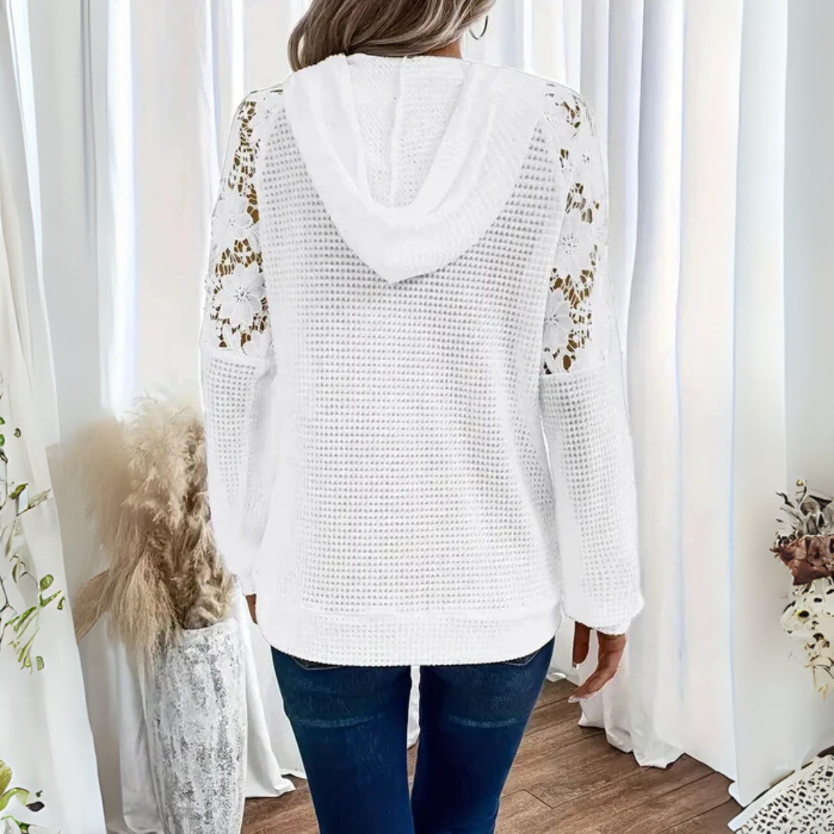 Eloria | Lightweight Hoodie with Lace Details